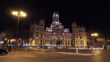 Timelapse-Del-Tráfico-En-La-Plaza-Cibeles-En-La-Noche-Madrid-España