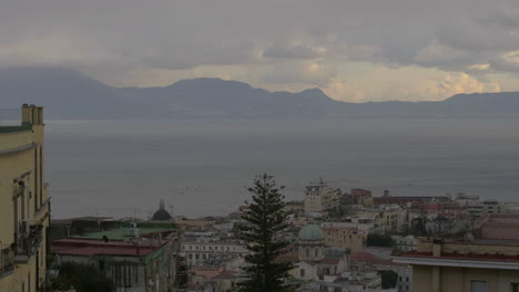 Ein-Blick-Auf-Neapel