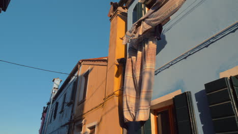 Bed-linen-fluttering-in-the-wind-on-one-of-the-facades-of-italian-Burano