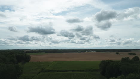 Landschaft-Landwirtschaftlicher-Ebenen-Unter-Wolkenlandschaft-In-Der-Nähe-Von-Lamar,-Barton-County,-Missouri,-Vereinigte-Staaten
