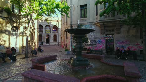 Umlaufbahn-Des-Wasserbrunnens-Des-Platzes-Der-Pressefreiheit-Und-Der-Vorderseite-Des-Walker-Palastes-Im-Viertel-Concha-Y-Toro