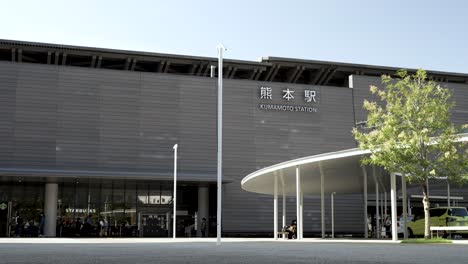 Vista-De-La-Entrada-Frontal-Del-Edificio-De-La-Estación-De-Tren-Jr-Kumamoto