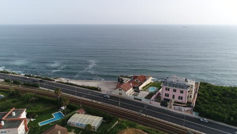 Vista-Aérea-De-La-Carretera-Y-Las-Casas-Del-Litoral.