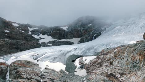 Fellaria-Gletscher-An-Bewölkten-Tagen-In-Der-Sommersaison,-Valmalenco-In-Italien