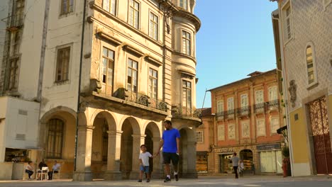 Plaza-En-Una-De-Las-Ciudades-Católicas-Más-Antiguas-Del-Mundo