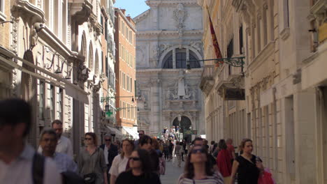 Überfüllte-Straße-In-Venedig,-Italien