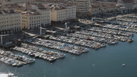 Bootsanlegestelle-Im-Hafen-Von-Marseille,-Frankreich
