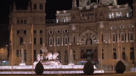 Cybele-Palast-Mit-Brunnen,-Wahrzeichen-Von-Madrid-Bei-Nacht,-Spanien