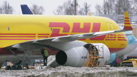 Maintenance-of-DHL-airplane-TU-204C