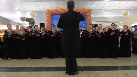 Vocal-performance-of-Russian-choir-at-Moscow-airport