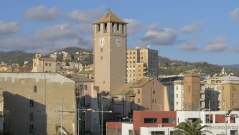 Blick-Auf-Savona-Mit-Torre-Del-Brandale,-Italien