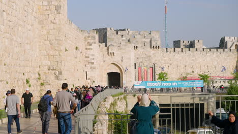 People-Walking-To-The-Jaffa-Gate-In-The-Old-City-of-Jerusalem,-Israel