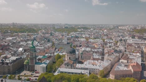 Lvov,-Ucrania.-Ciudad-Aérea-Lviv,-Ucrania.-Panorama-Del-Casco-Antiguo.-Dominicano