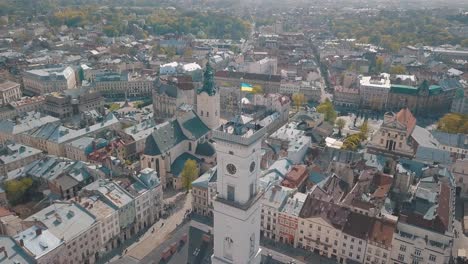 Ciudad-Aérea-Lviv,-Ucrania.-Ciudad-Europea.-Zonas-Populares-De-La-Ciudad.-Ayuntamiento