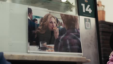 Julia-Roberts-Bild-Von-„Essen,-Beten,-Lieben“-In-Der-Pizzeria-Da-Michele,-Neapel,-Italien