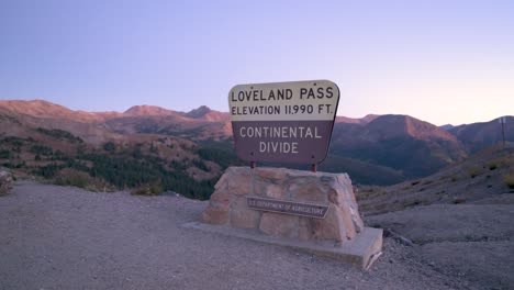 Continental-Divide-sign-at-Loveland-Pass-during-the-sunrise,-static