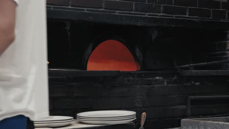 Pizzeria-Da-Michele&#39;s-Horno-De-Leña,-Nápoles,-Italia