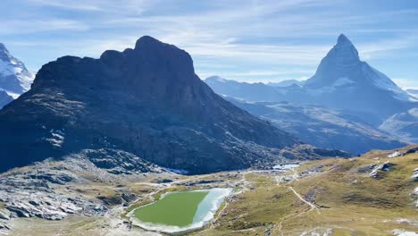 Bergfreiheit:-Matterhorn-Berglandschaft-In-Der-Nähe-Von-Rotenboden-Und-Gornergart,-Schweiz,-Europa-|-Panoramablick-Auf-Abgelegenen-Bahnhof-Und-Hügel,-Wandern