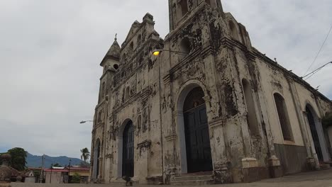 Fast-speed-walking-orbit:-Old-facade-of-Guadalupe-Church-in-Nicaragua