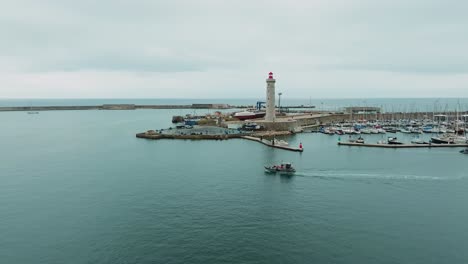 El-Barco-Científico-&quot;Louis-Euzet&quot;-Recoge-Muestras-Para-Estudios-Sobre-Los-Efectos-Del-Cambio-Climático-En-La-Biodiversidad-Marina.