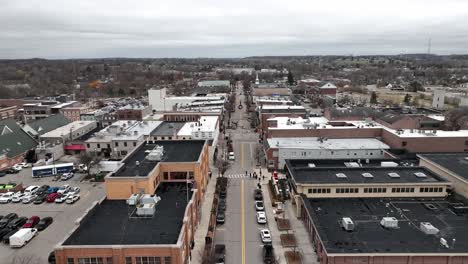 Downtown-Northville,-Michigan-with-drone-video-moving-high-above