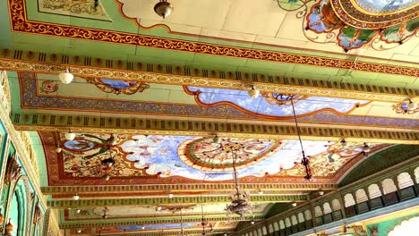 Decoración-Artística-En-El-Techo-Del-Interior-Del-Salón-Una-Vista-Del-Palacio-De-Mysore-También-Conocido-Como-Palacio-De-Amba-Vilas-En-Mysuru-O-Mysore-Karnataka-India