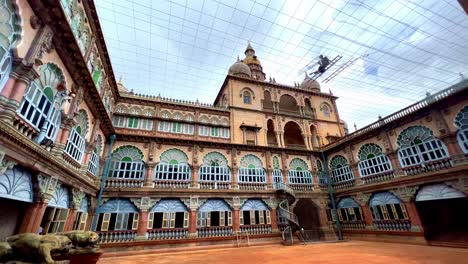 El-Palacio-De-Mysore-Fue-La-Antigua-Sede-De-La-Familia-Real-De-Mysore,-Que-Gobernó-El-Estado-Principesco-Desde-1399-Hasta-1950-Y-El-Edificio-Actual-Se-Completó-En-1912.