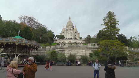 Fachada-De-Mármol-De-La-Basílica-Del-Sagrado-Corazón-En-La-Colina-De-Montmartre-En-París.