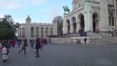 Tourists-Taking-Pictures-In-Front-of-The-Basilica-of-Sacre-Coeur