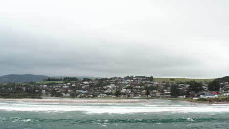 Aerial-drone-shot-of-Gerroa-on-a-stormy-day-in-the-south-coast-of-New-South-Wales,-Australia
