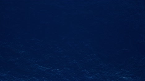 Dunkelblaue,-Pulsierende-Meereswasserströmungen,-Hintergrundtextur,-Vogelperspektive