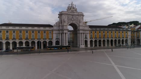 Stadtzentrum-Von-Lissabon,-Portugal,-Luftdrohnenansicht,-Die-überfliegt