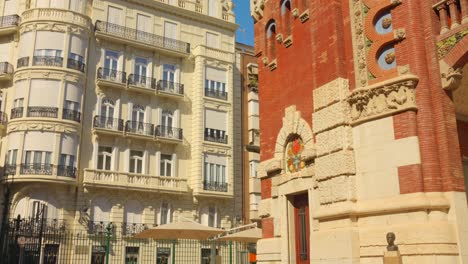 Outdoor-area-of-the-Colon-market-in-Valencia-on-a-sunny-day,-Spain