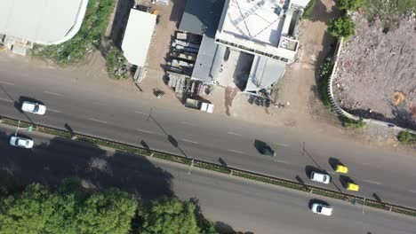 Vista-Aérea-De-La-Ciudad-De-Rajkot-Drone-Moviéndose-Desde-El-ángulo-Superior