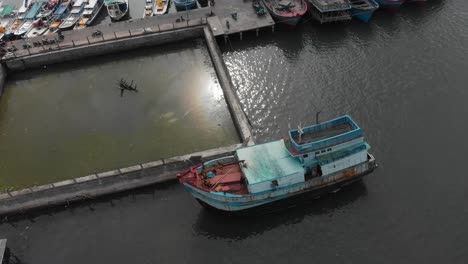 Harbour-of-tanjung-pandan-at-Belitung-Indonesia-with-big-fishing-boat,-aerial