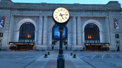 Union-Station-façade-with-street-clock-in-twilight