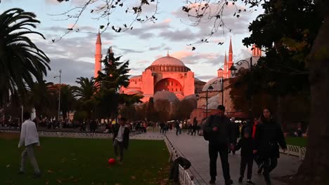 Walking-through-the-centre-of-Istanbul,-Turkey,-Europe