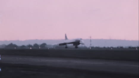 Überschall-Concorde-Landung-Auf-Dem-Flughafen.-Vintage-Aufnahmen-Aus-Den-1970er-Jahren