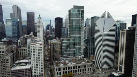 Aerial-view-away-from-the-Heritage-at-Millennium-Park-condo,-in-Loop,-Chicago