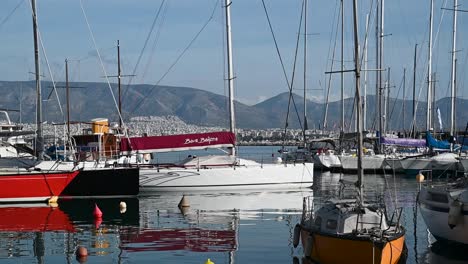 Barcos-Dentro-Del-Puerto-Deportivo-De-Alimos,-Atenas,-Grecia