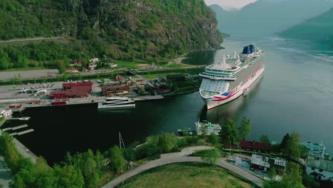 cruiseship-Britannia-in-a-Fjord,-flagship-of-the-PO-Cruise-in-Norway,-village-of-Flam