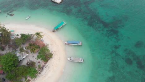 Draufsicht-Auf-Den-Tropischen-Strand-Von-Belitung-In-Indonesien,-Luftaufnahme
