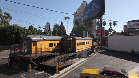 El-Clásico-Y-Famoso-Restaurante-De-Vagones-De-Carney&#39;s-En-Los-Ángeles,-California,-Elevación-Aérea