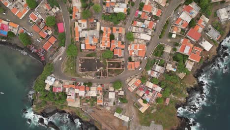 Vista-Aérea-Del-Asentamiento-Más-Antiguo-De-Cidade-Velha-En-La-Isla-De-Santiago,-Cabo-Verde,-África