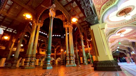 Interior-Y-Vista-Del-Palacio-De-Mysore,-También-Conocido-Como-Palacio-De-Amba-Vilas-En-Mysuru-O-Mysore-Karnataka,-India