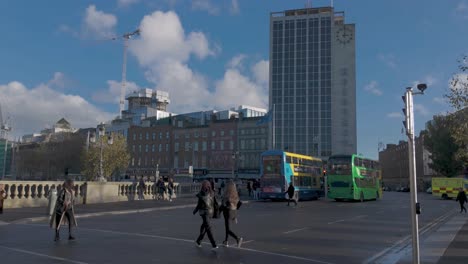 O&#39;Connell-Bridge-In-Dublin,-Wo-Es-Kürzlich-Zu-Unruhen-Kam