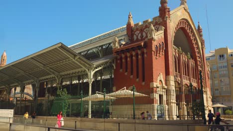 Architektonische-Struktur-Des-Mercado-De-Colón-In-Valencia,-Spanien