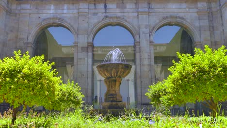 Water-Fountain-And-Garden-In-The-Courtyard-Of-Misericordia-Church-In-Braga,-Portugal