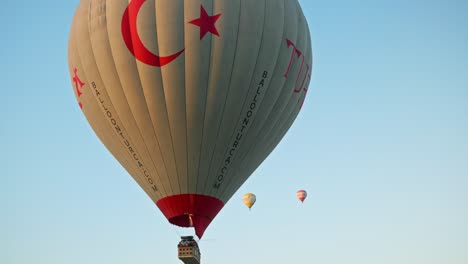Turkish-crescent-moon-and-star-Hot-air-balloon-flight-blue-sky