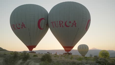 Heißluftballons-Starten,-Bereit-Zum-Türkischen-Tourismus-Erlebnis